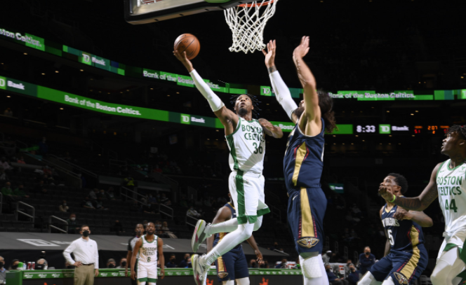  锡安暴力美学扣篮秀，鹈鹕新星闪耀全场焦点